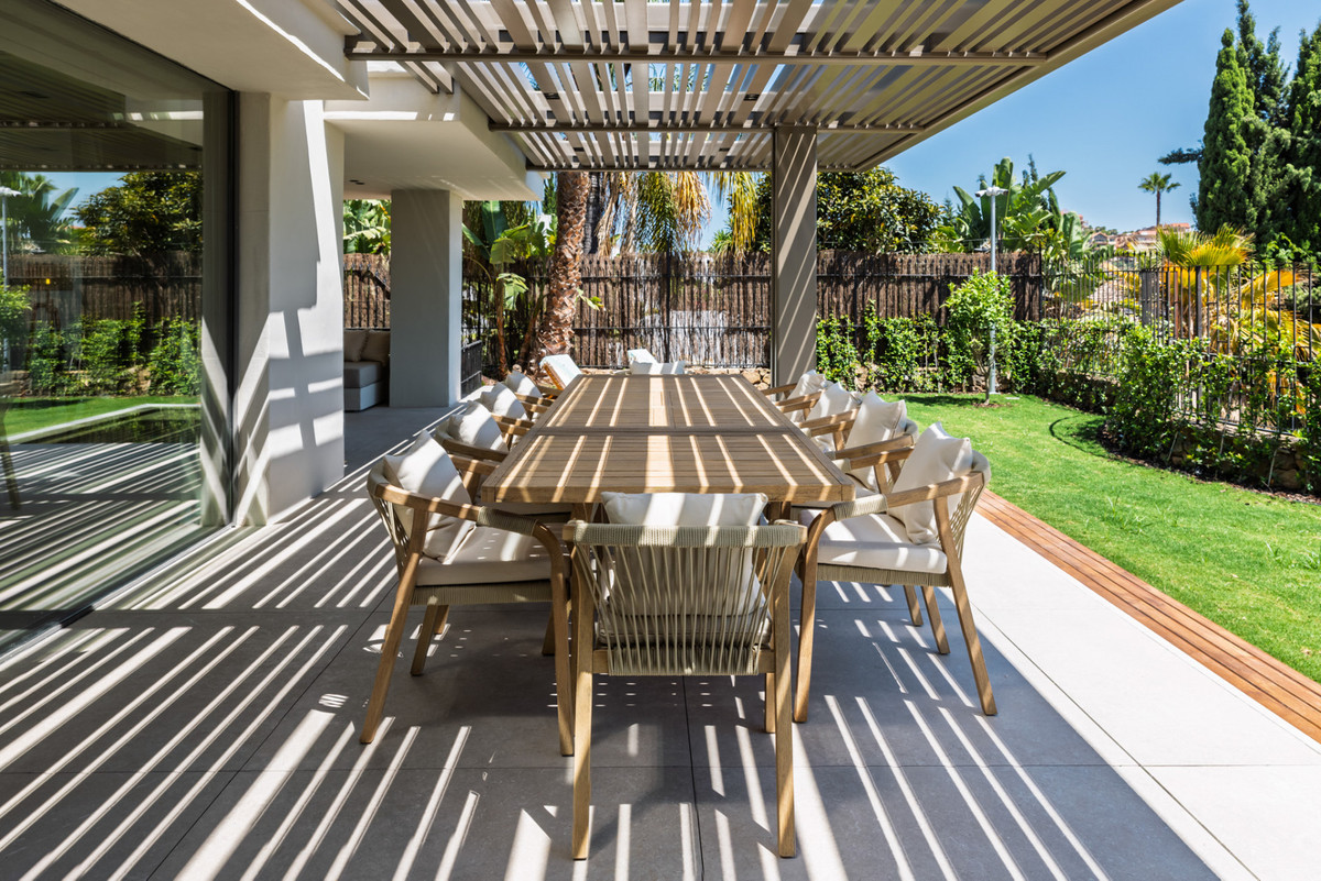 5 Bedroom Villa for Sale in Nueva Andalucía — view 17