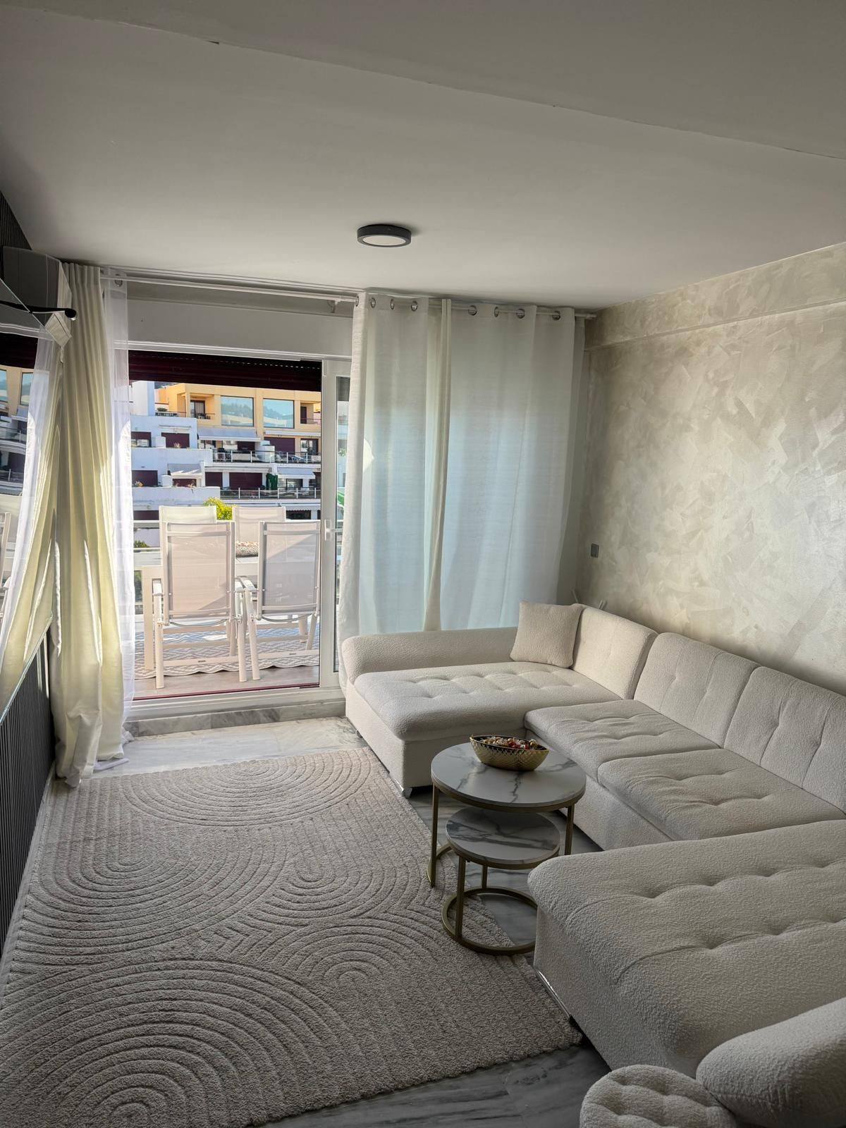 3 Bedroom Apartment for Sale in Benahavís — 2
