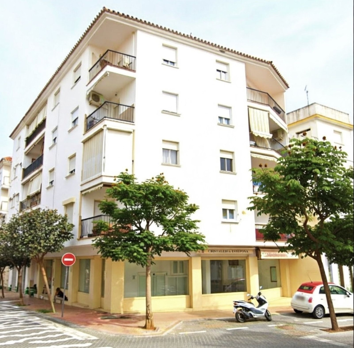 3 Bedroom Apartment for Sale in Estepona