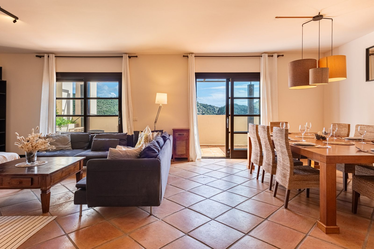 4 Bedroom Villa for Sale in Benahavís