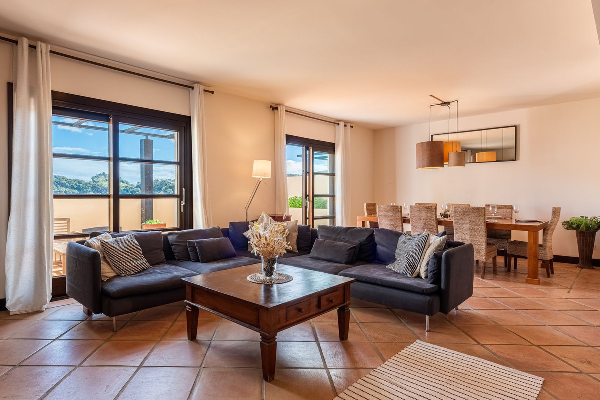 4 Bedroom Villa for Sale in Benahavís — 3