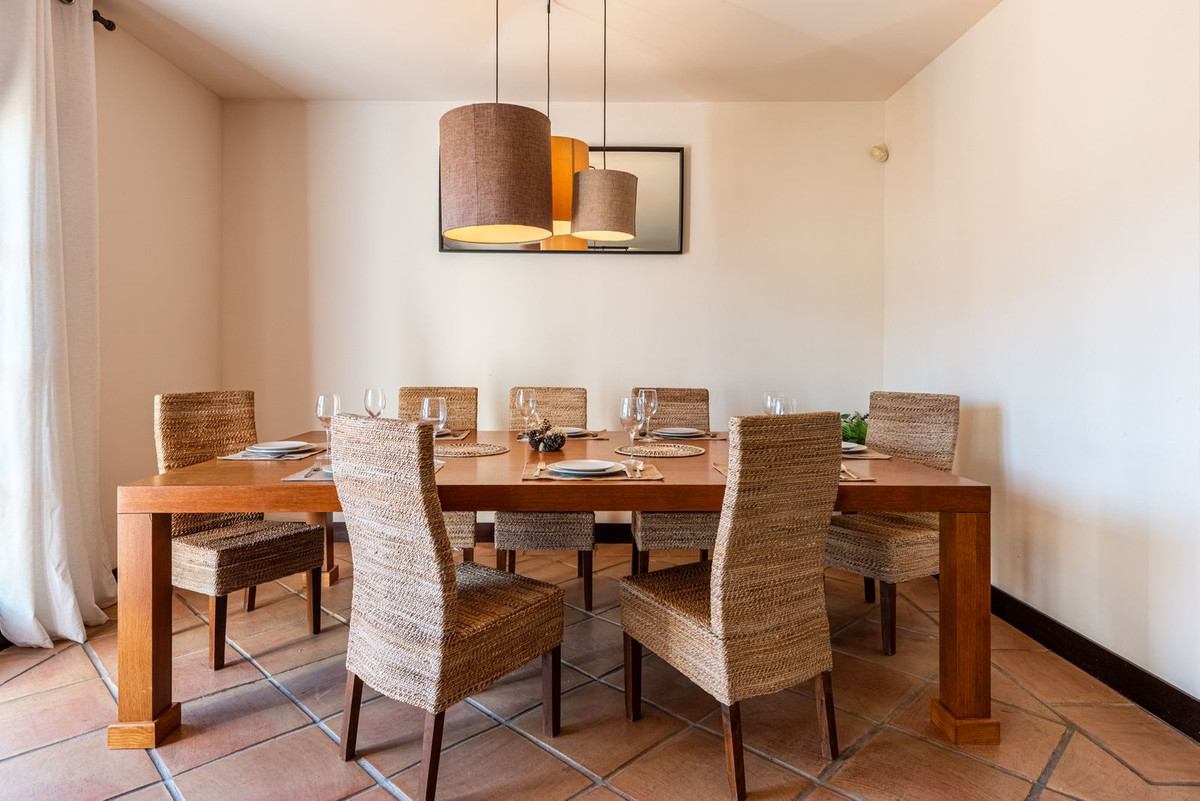 4 Bedroom Villa for Sale in Benahavís — 4
