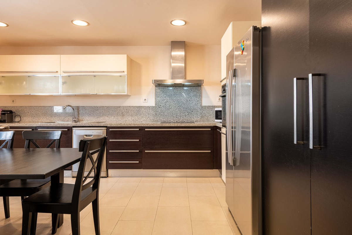 4 Bedroom Villa for Sale in Benahavís — 5