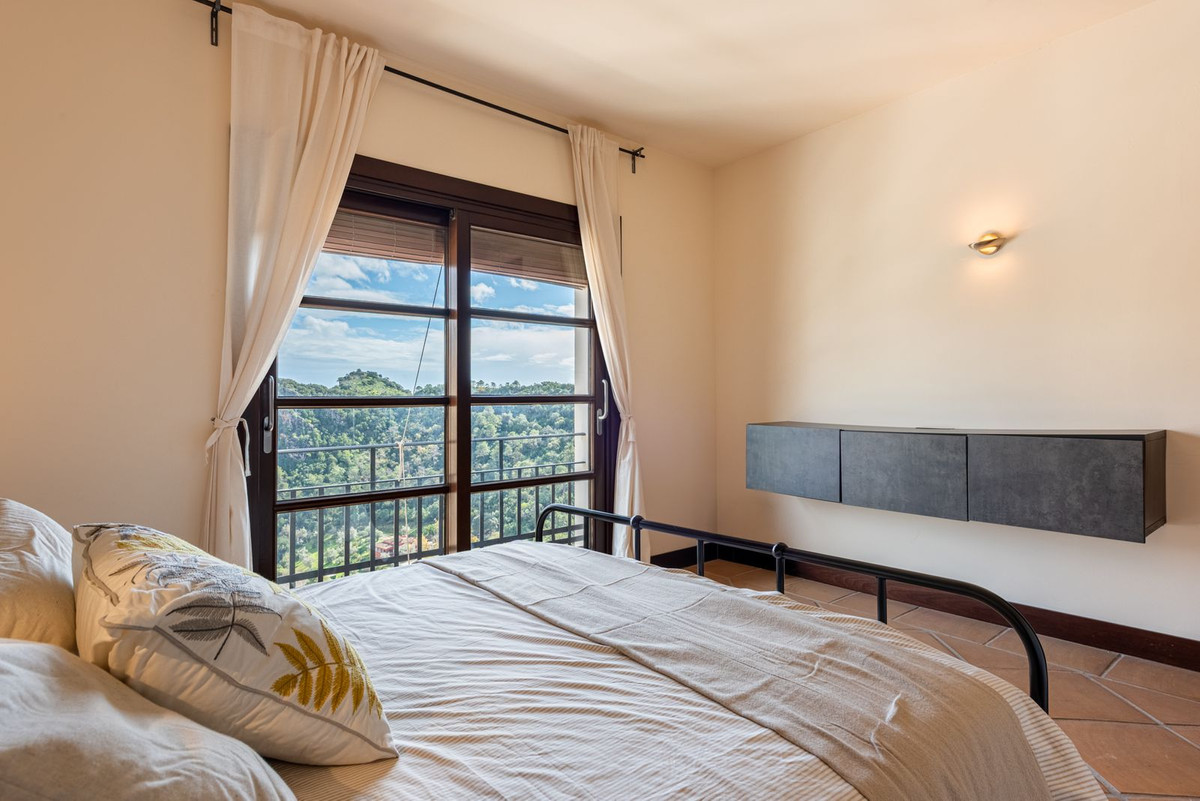 4 Bedroom Villa for Sale in Benahavís — 6