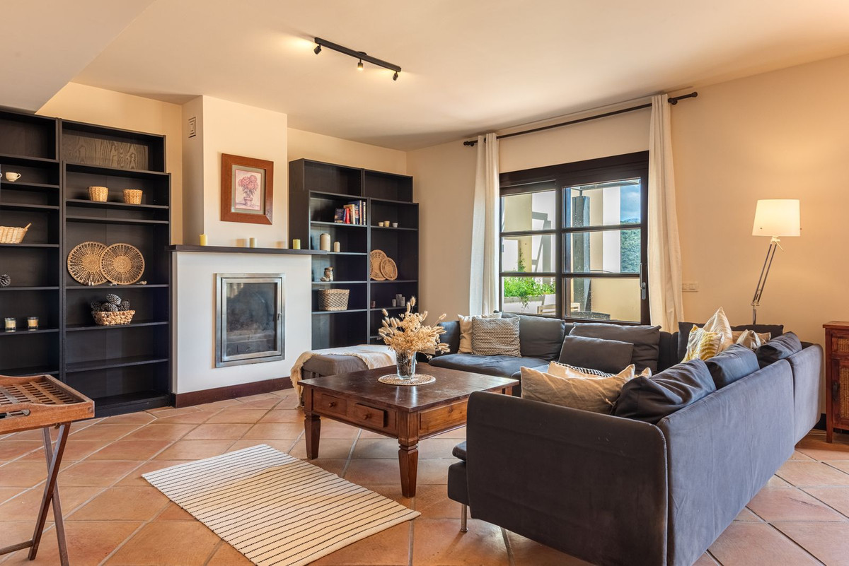 4 Bedroom Villa for Sale in Benahavís — 9