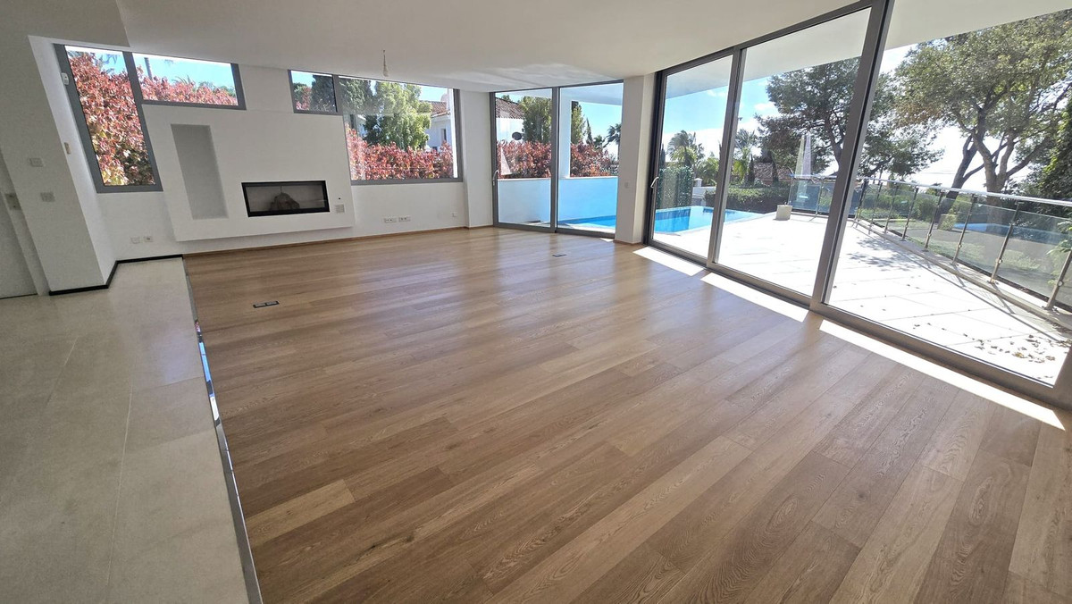 5 Bedroom Villa for Sale in The Golden Mile — 3