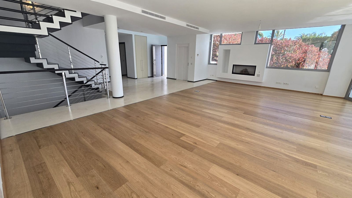 5 Bedroom Villa for Sale in The Golden Mile — 4