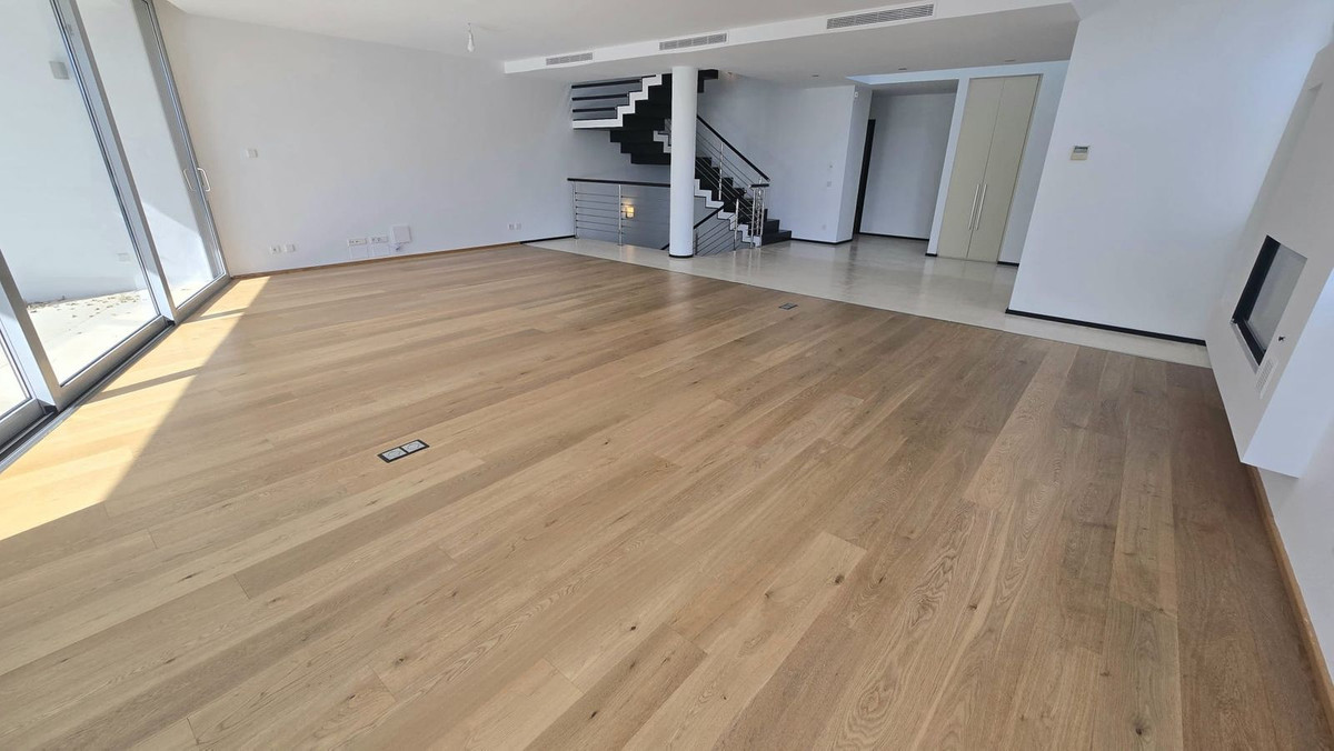 5 Bedroom Villa for Sale in The Golden Mile — 5