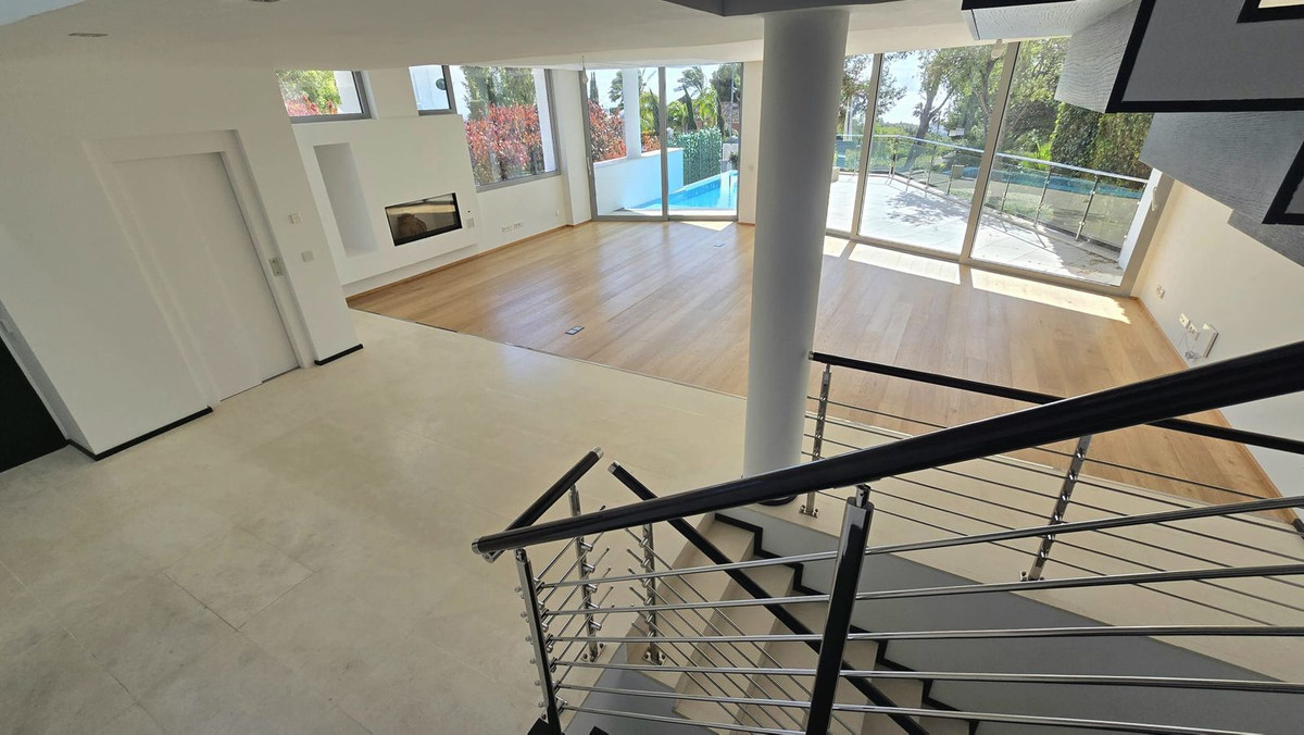 5 Bedroom Villa for Sale in The Golden Mile — 6