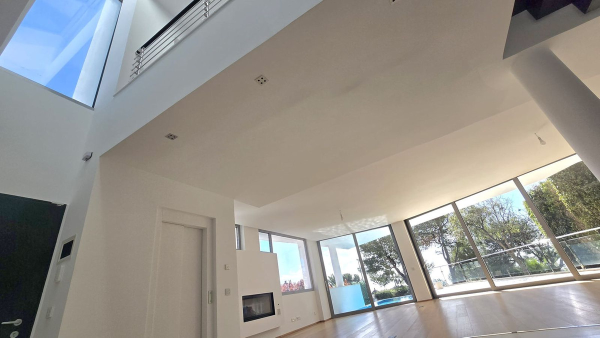 5 Bedroom Villa for Sale in The Golden Mile — 7