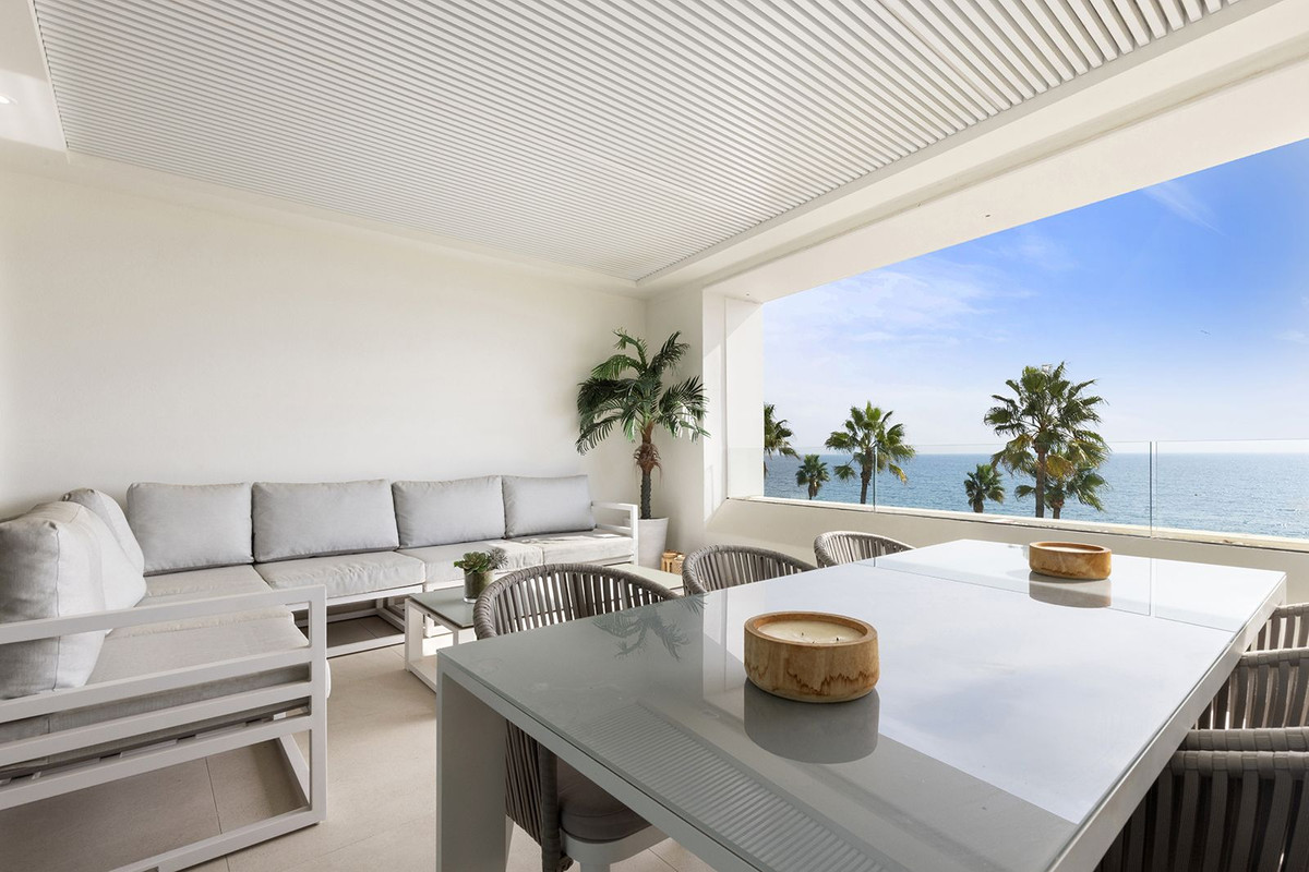 3 Bedroom Apartment for Sale in Estepona — 2