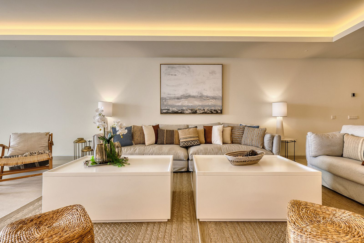 3 Bedroom Apartment for Sale in Estepona — 7