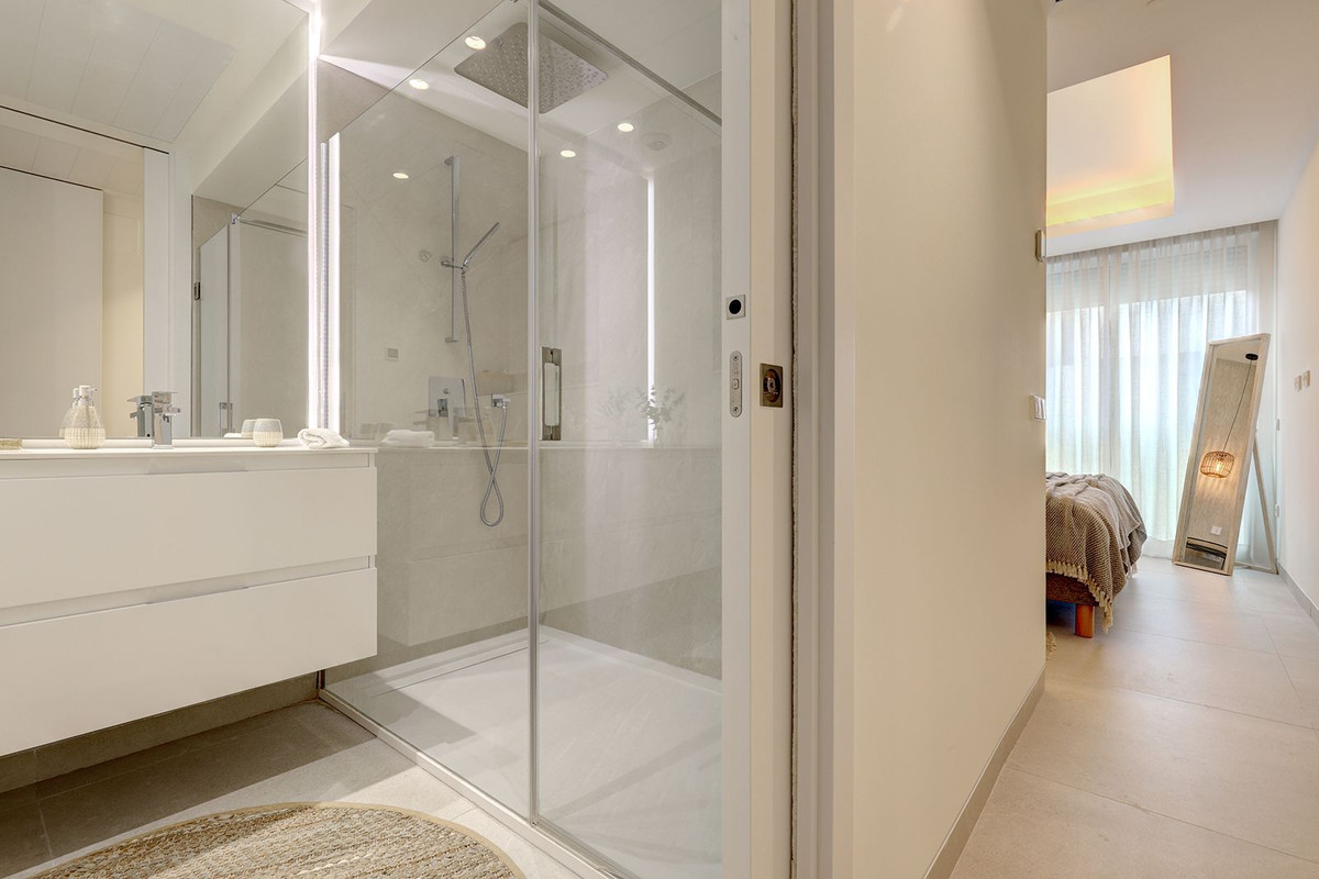 3 Bedroom Apartment for Sale in Estepona — 9