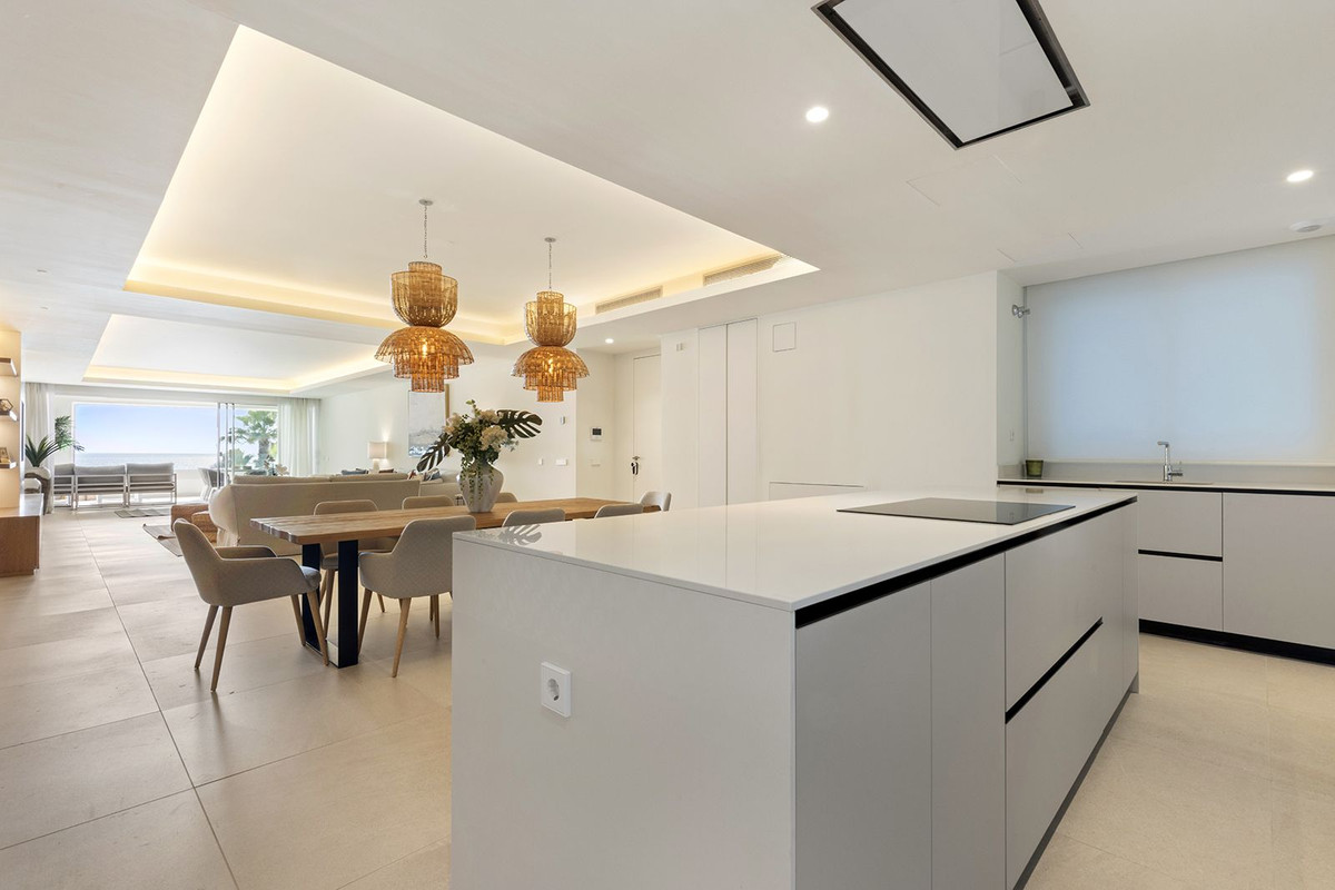 3 Bedroom Apartment for Sale in Estepona — view 10