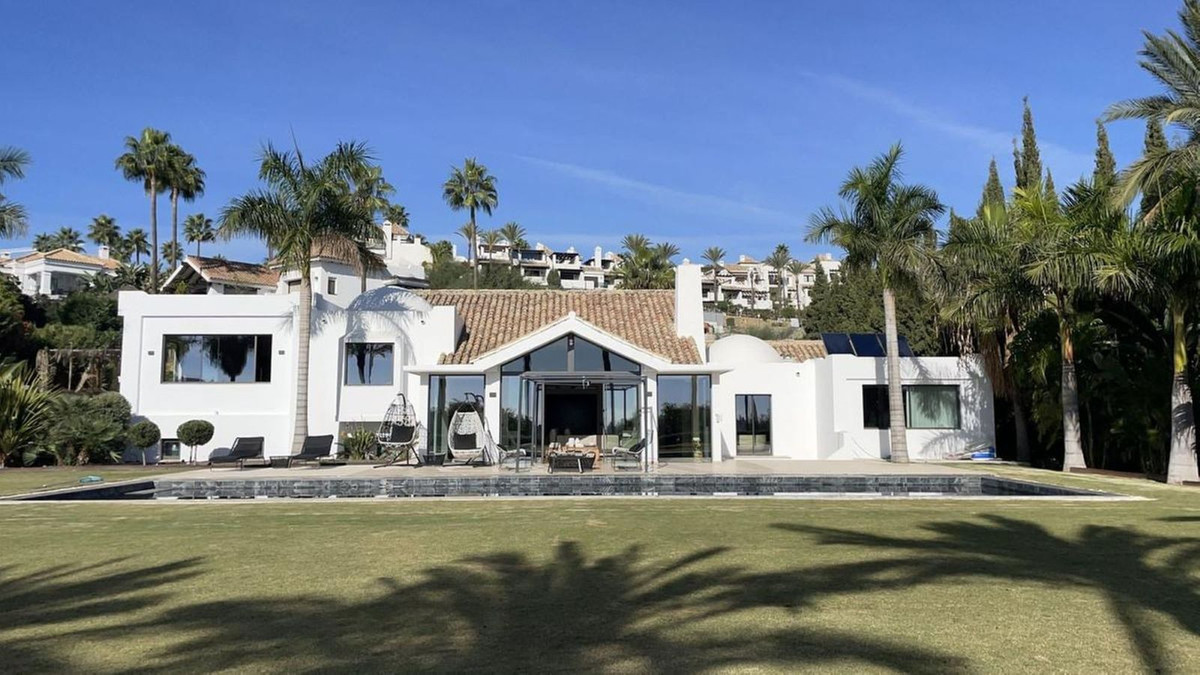 5 Bedroom Villa for Sale in Benahavís