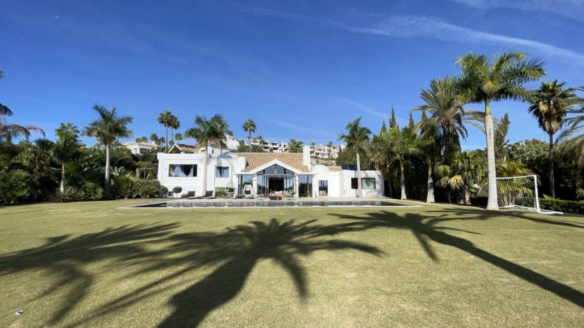 5 Bedroom Villa for Sale in Benahavís — 2