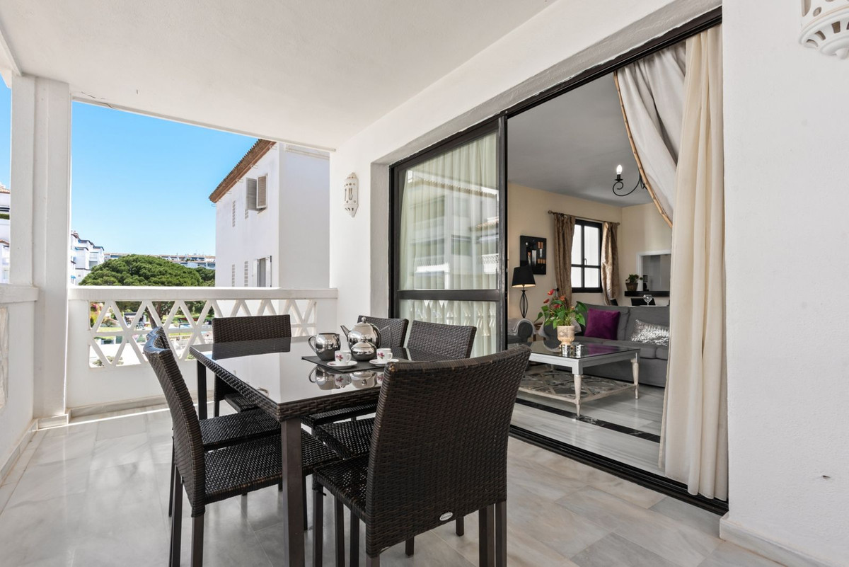 2 Bedroom Apartment for Sale in Puerto Banús — 2