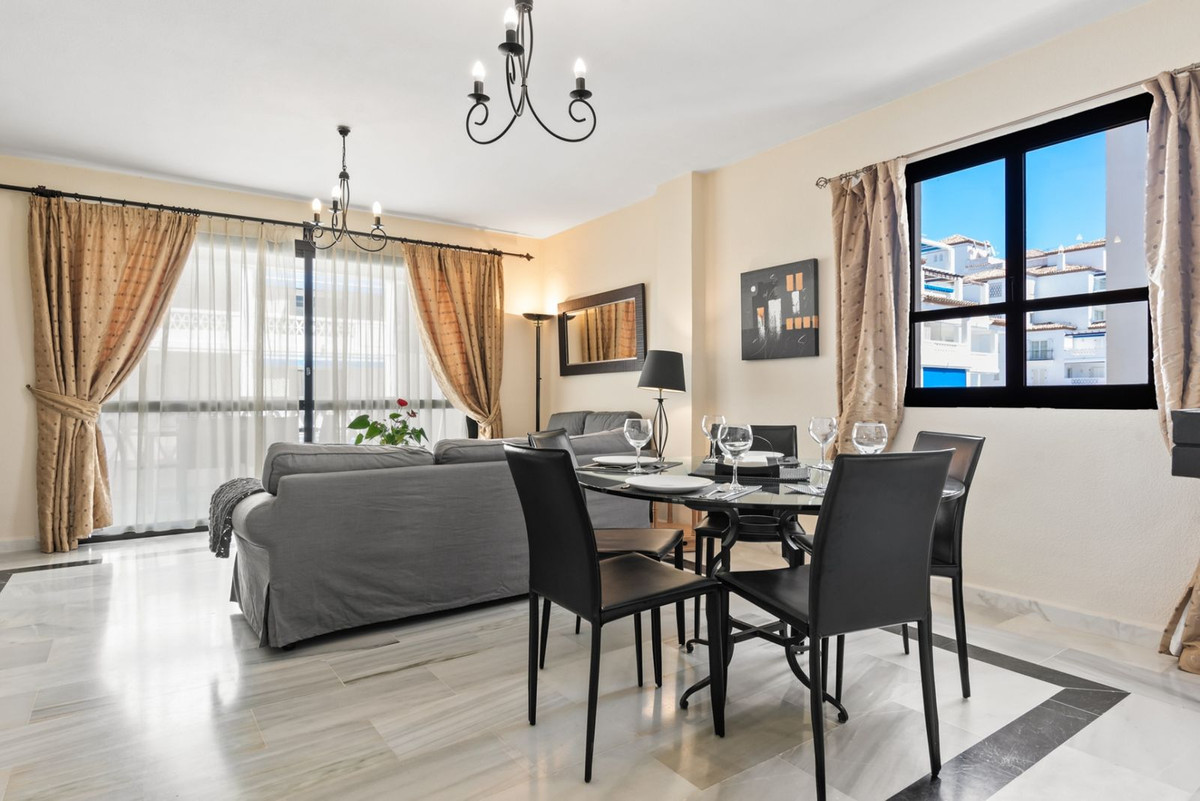 2 Bedroom Apartment for Sale in Puerto Banús — 3