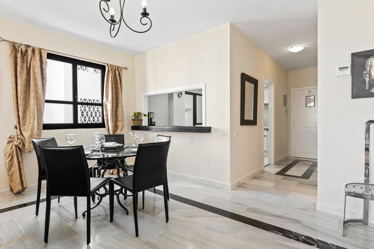 2 Bedroom Apartment for Sale in Puerto Banús — 4