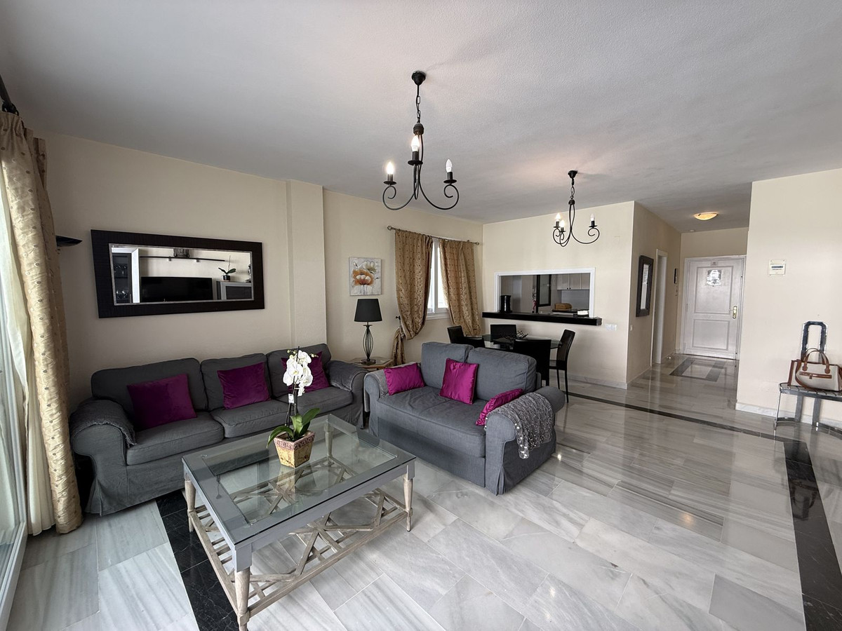 2 Bedroom Apartment for Sale in Puerto Banús — 6