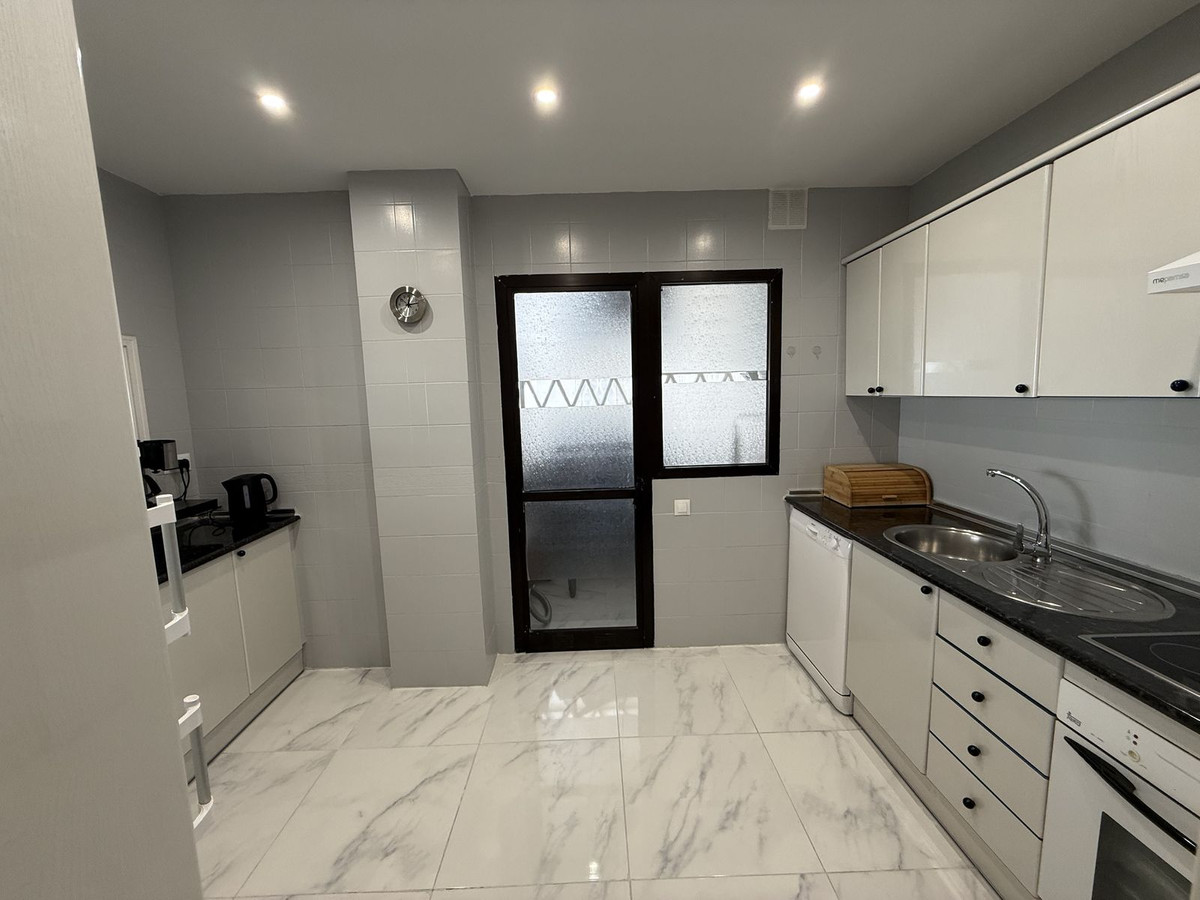 2 Bedroom Apartment for Sale in Puerto Banús — 9