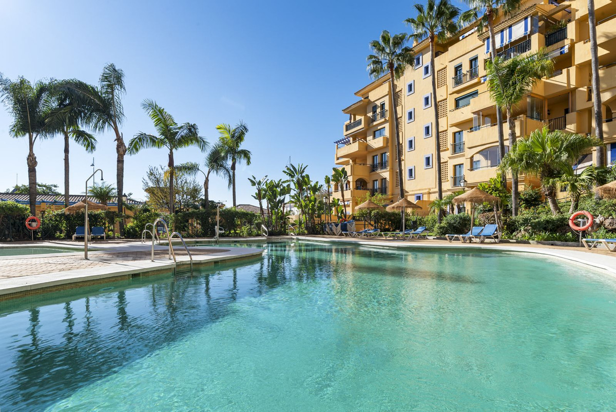 2 Bedroom Apartment for Sale in San Pedro de Alcántara — 2