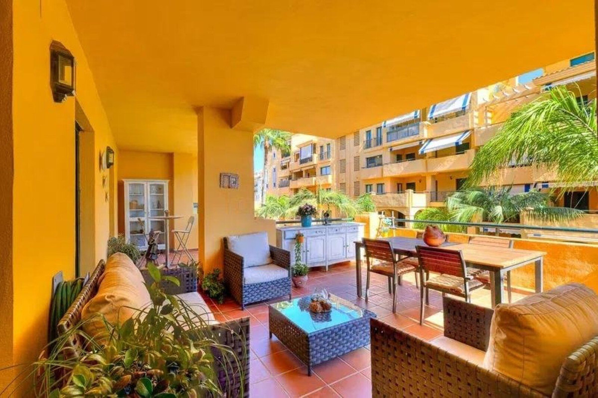 3 Bedroom Apartment for Sale in San Pedro de Alcántara — 2
