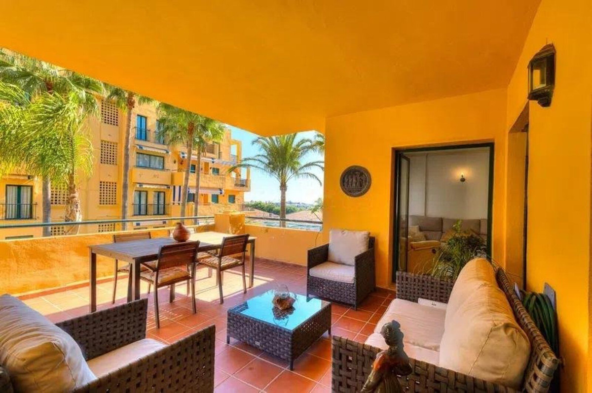 3 Bedroom Apartment for Sale in San Pedro de Alcántara — 3