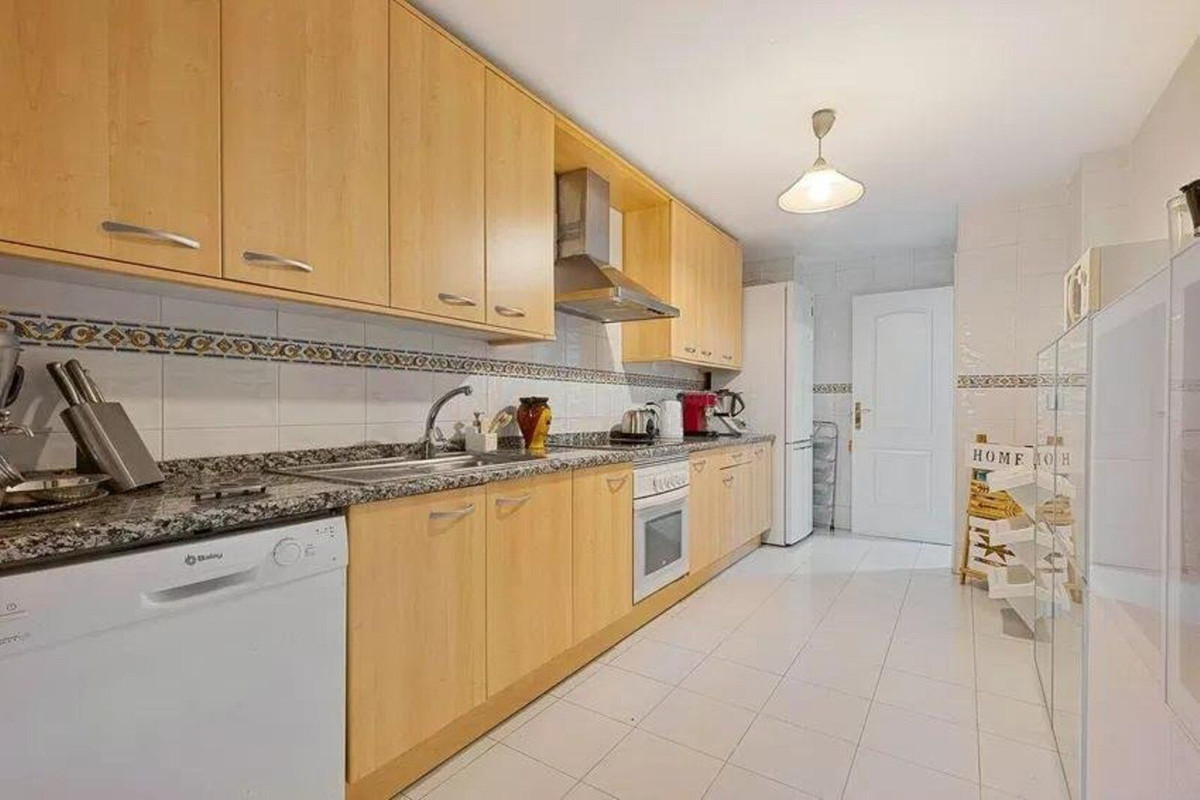 3 Bedroom Apartment for Sale in San Pedro de Alcántara — view 10