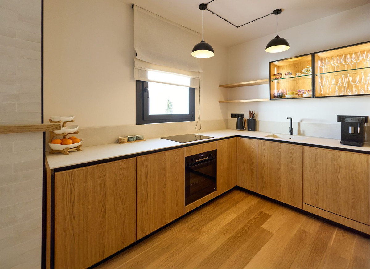 2 Bedroom Apartment for Sale in Puerto Banús — 3