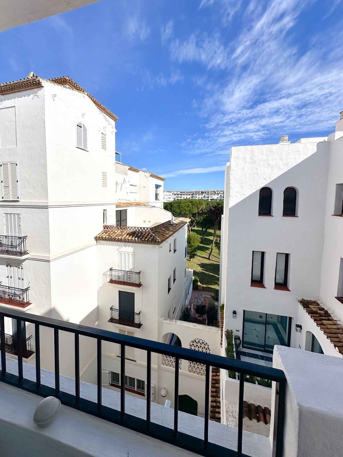 2 Bedroom Apartment for Sale in Puerto Banús — 9