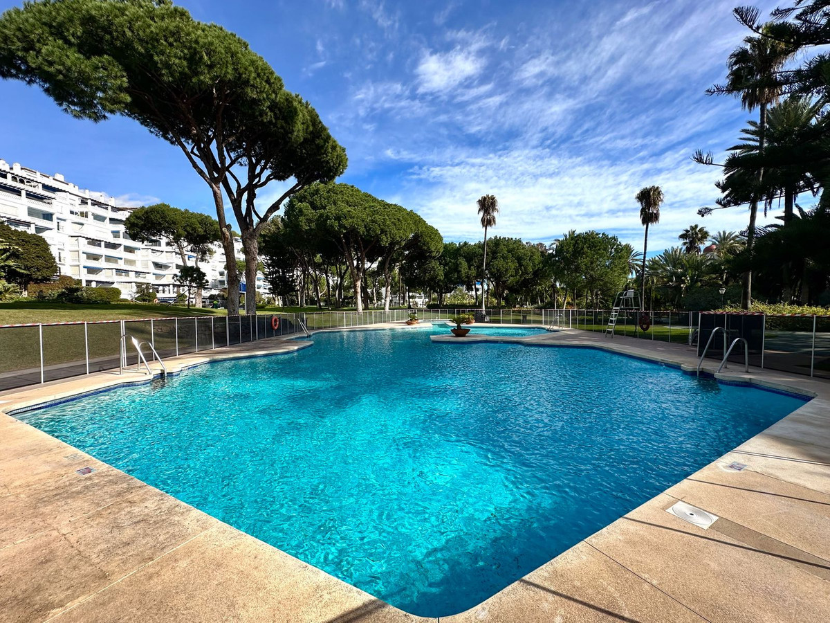 2 Bedroom Apartment for Sale in Puerto Banús — view 10