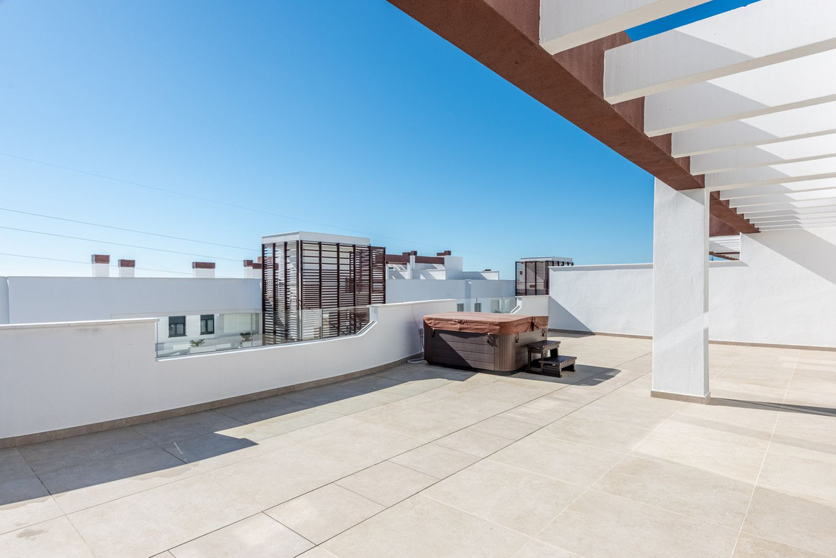 4 Bedroom Apartment for Sale in Estepona