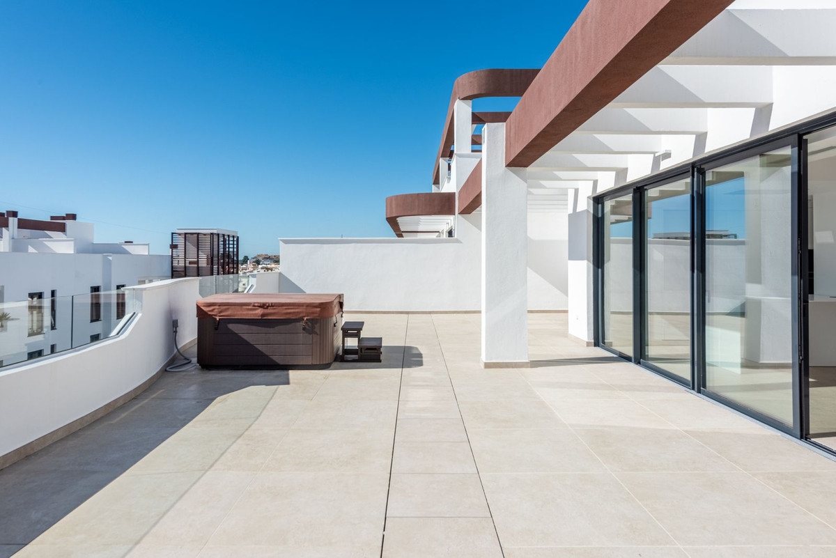 4 Bedroom Apartment for Sale in Estepona — 2