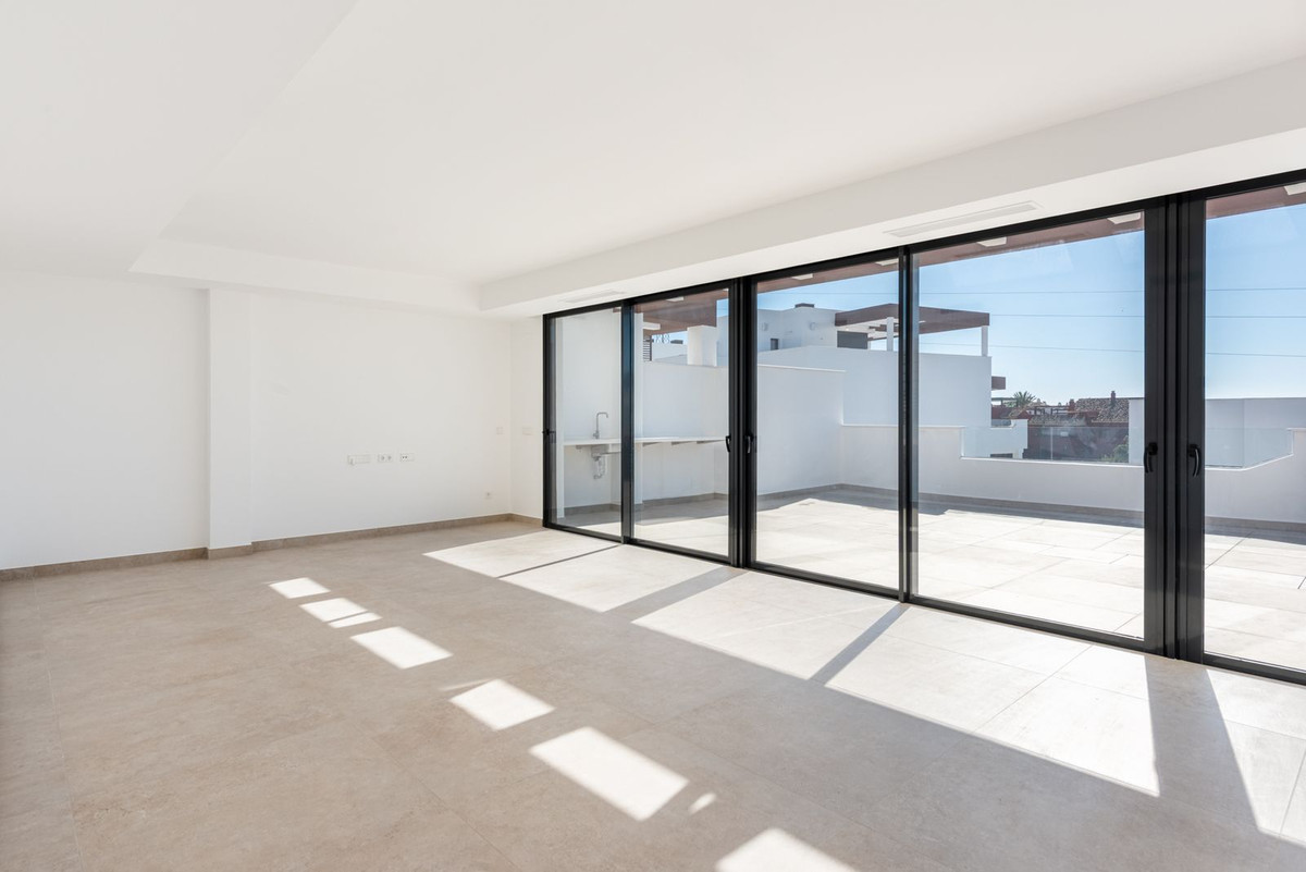 4 Bedroom Apartment for Sale in Estepona — 6