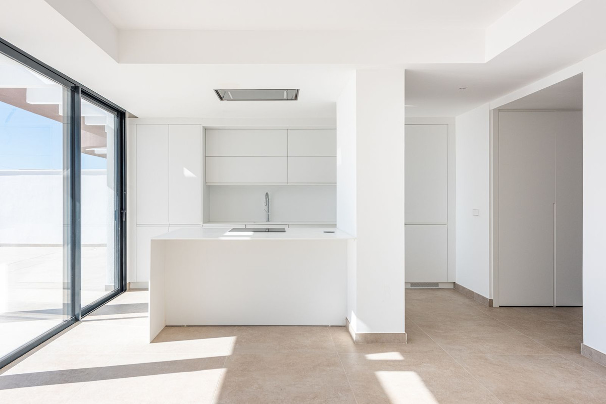 4 Bedroom Apartment for Sale in Estepona — 7