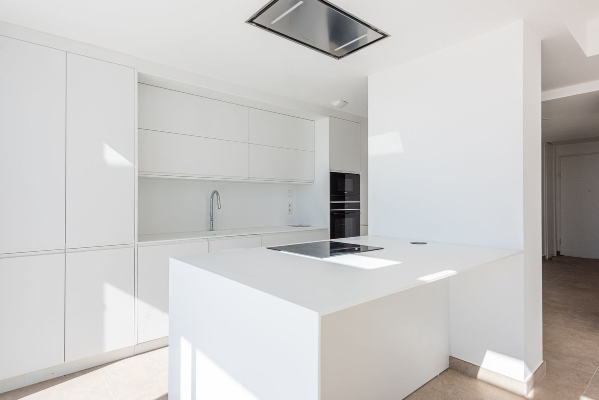 4 Bedroom Apartment for Sale in Estepona — 9