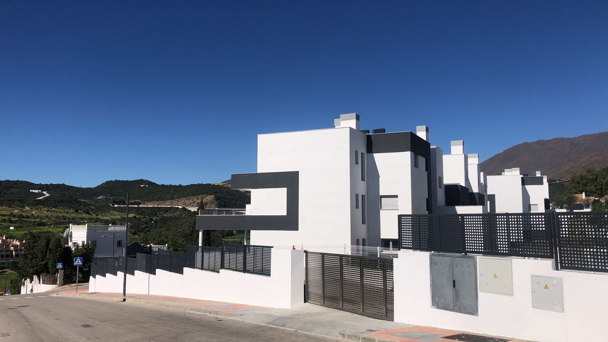 2 Bedroom Apartment for Sale in Estepona — 7