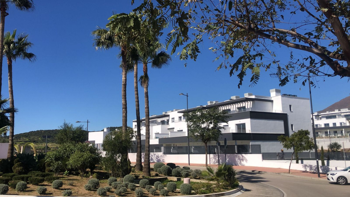 2 Bedroom Apartment for Sale in Estepona — 8