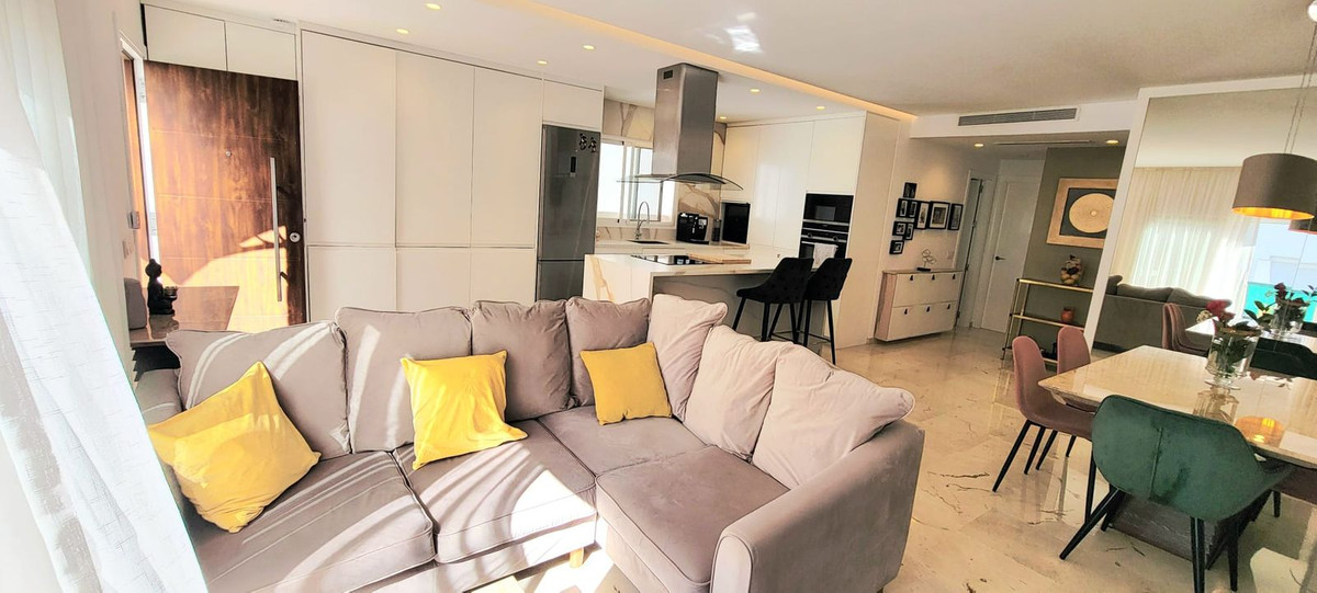 2 Bedroom Apartment for Sale in Puerto Banús — 3