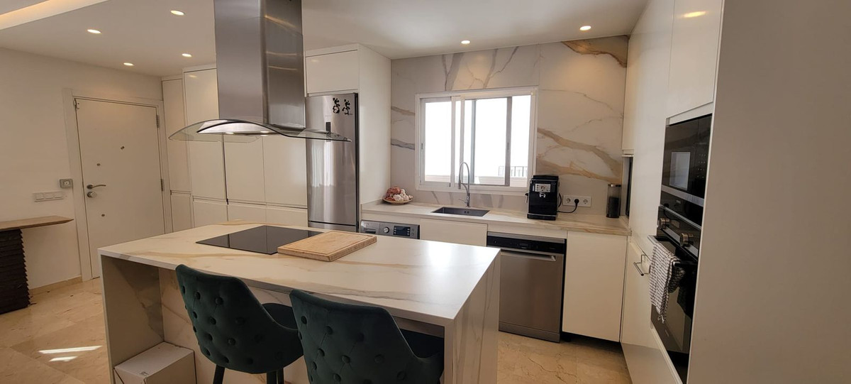 2 Bedroom Apartment for Sale in Puerto Banús — 5