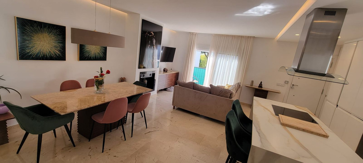 2 Bedroom Apartment for Sale in Puerto Banús — 6