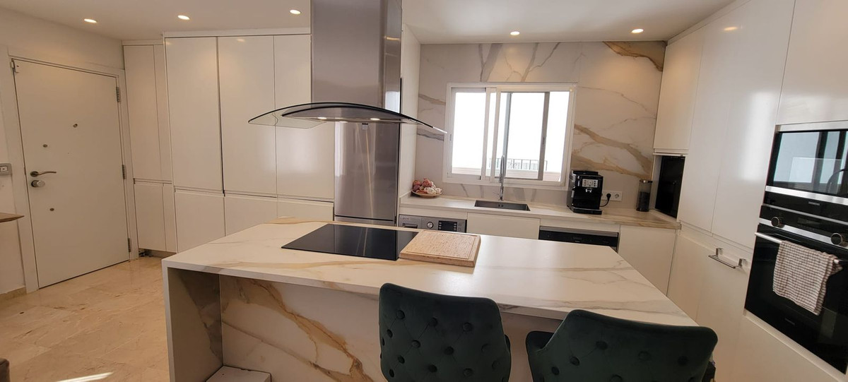 2 Bedroom Apartment for Sale in Puerto Banús — 8