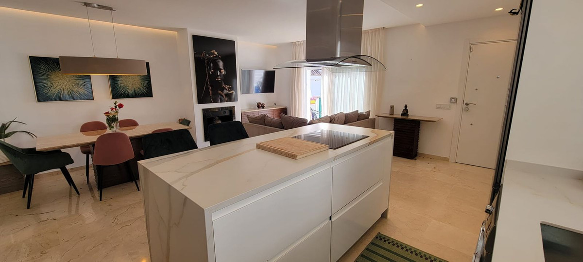 2 Bedroom Apartment for Sale in Puerto Banús — 9