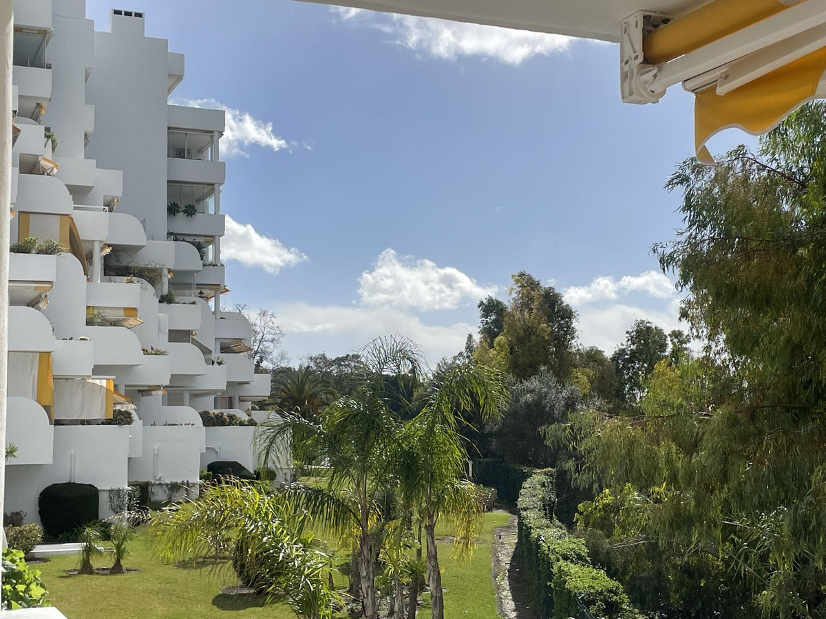 2 Bedroom Apartment for Sale in San Pedro de Alcántara — 2