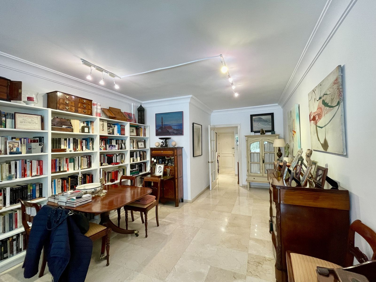 2 Bedroom Apartment for Sale in San Pedro de Alcántara — 4