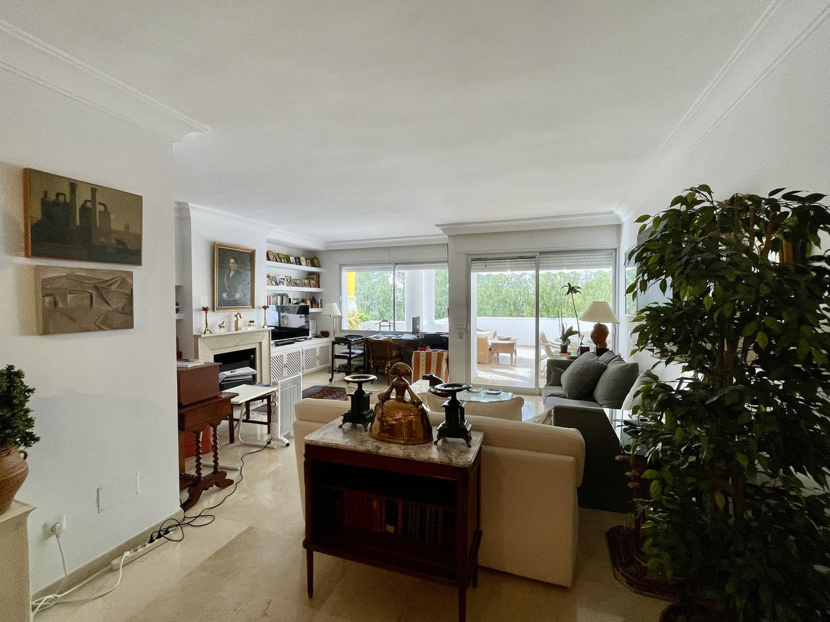 2 Bedroom Apartment for Sale in San Pedro de Alcántara — 5