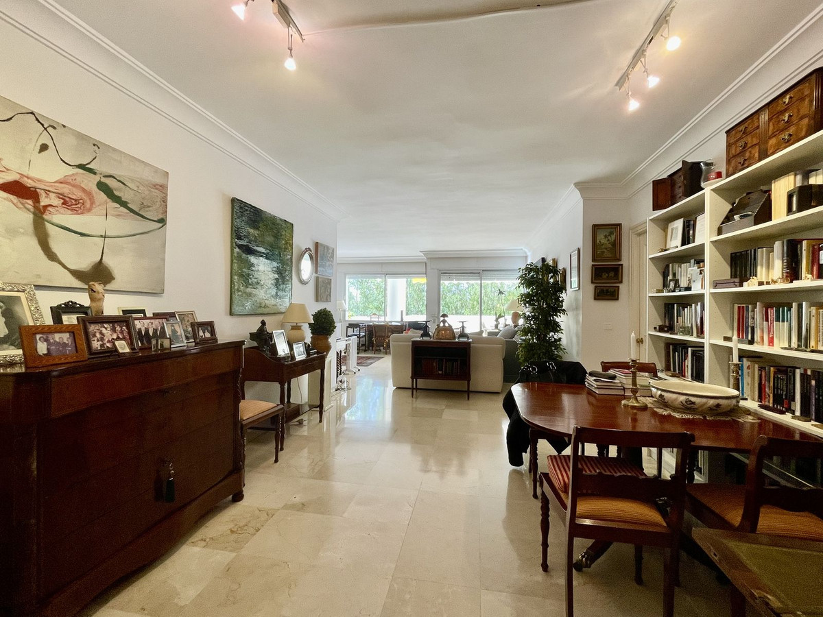 2 Bedroom Apartment for Sale in San Pedro de Alcántara — 6