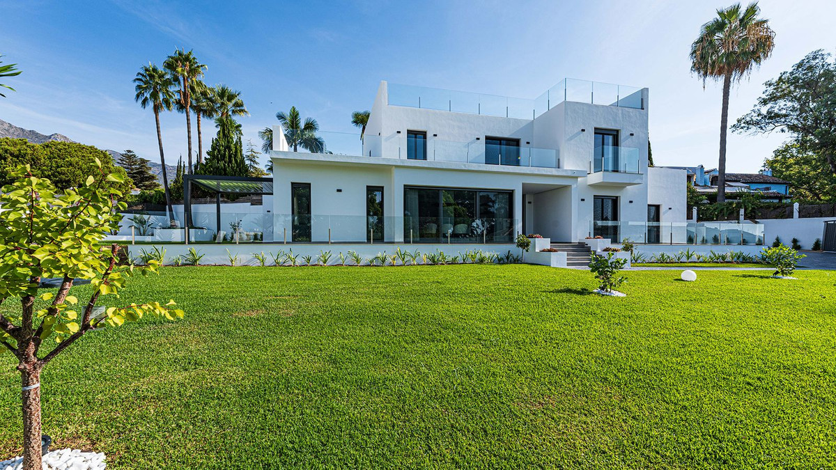 5 Bedroom Villa for Sale in Marbella