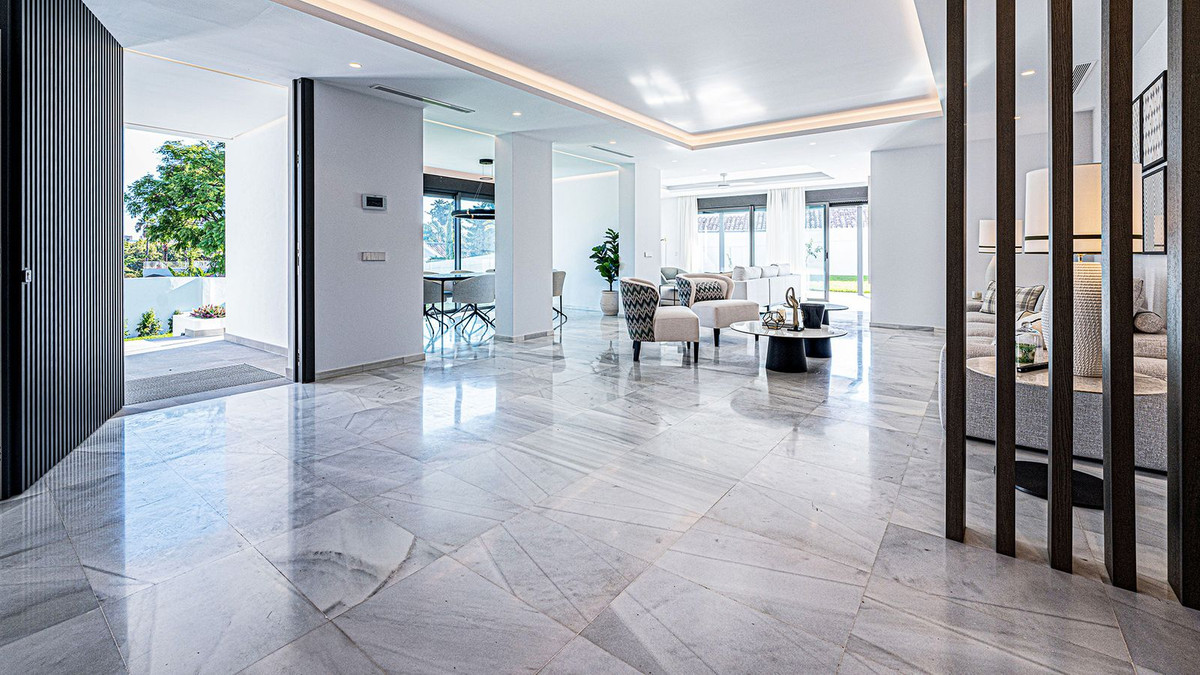 5 Bedroom Villa for Sale in Marbella — 3